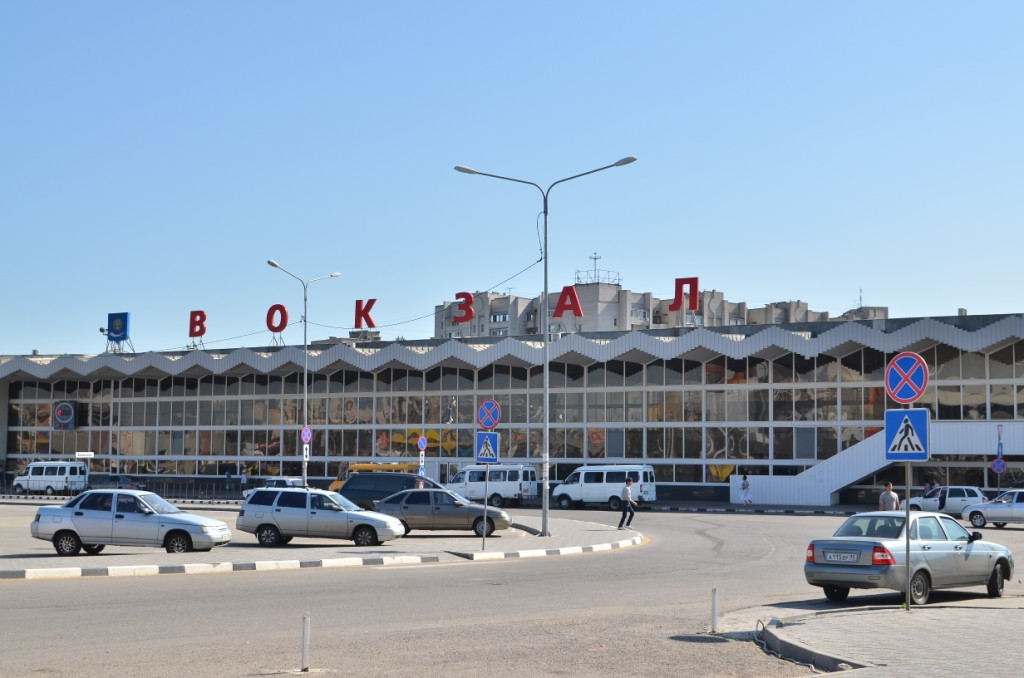 Жд вокзал астрахань фото
